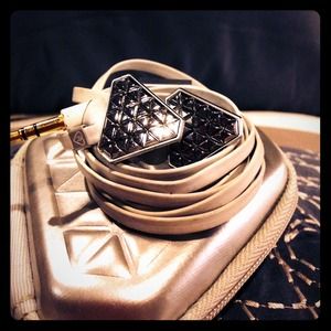 SOLD ON EBAY Chrome Lady Gaga Heartbeats earbuds