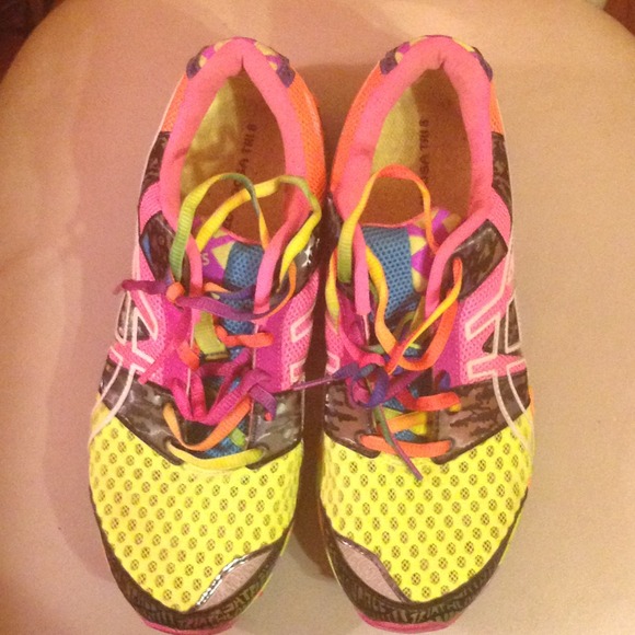 Asics size 9 running shoe