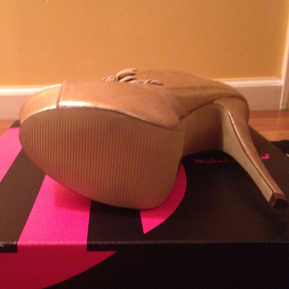 Sold - Picture 2 of 4