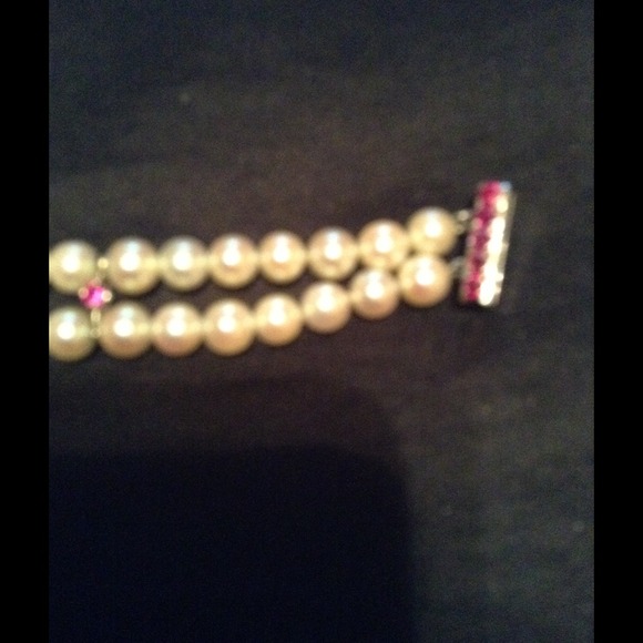 Cultured Pearl Bracelet with Ruby's. 6mm