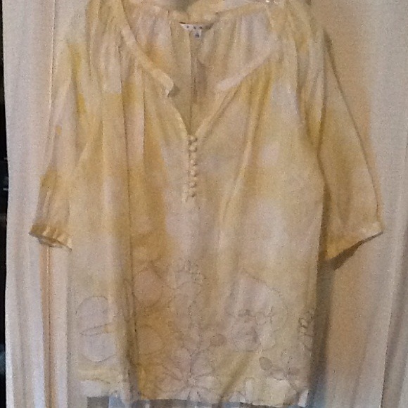 🌻Sweet soft pale yellow & white garden blouse🌻