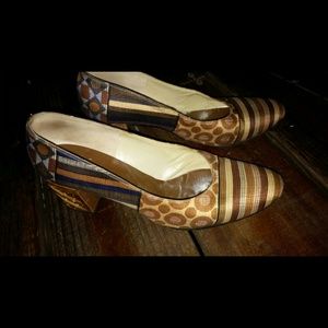 Vintage beautiful unique multi color pumps