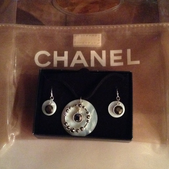 Avon set