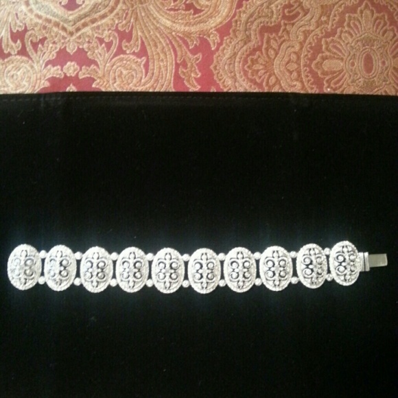 NADRI CRYSTAL BRACELET