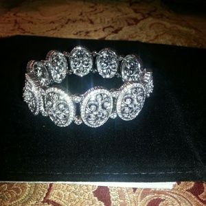 NADRI CRYSTAL BRACELET