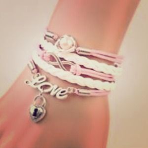 Light pink & white heart, love & pearl bracelet ✨