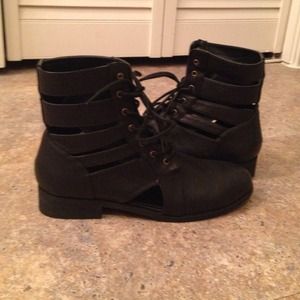Cut out black short combat boot size 7.5