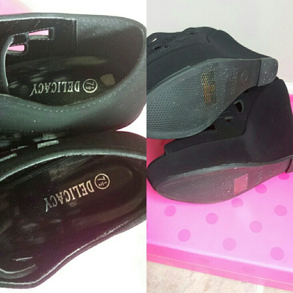 **SOLD**Cute open toe wedge shoes. - Picture 3 of 4