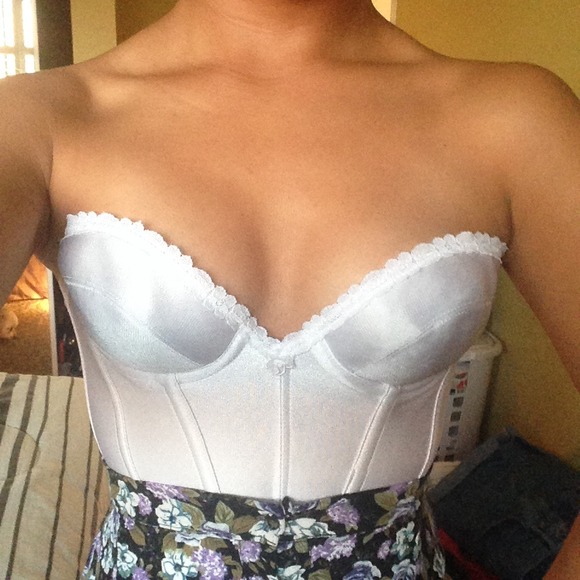White lace trimmed bustier corset size 32A