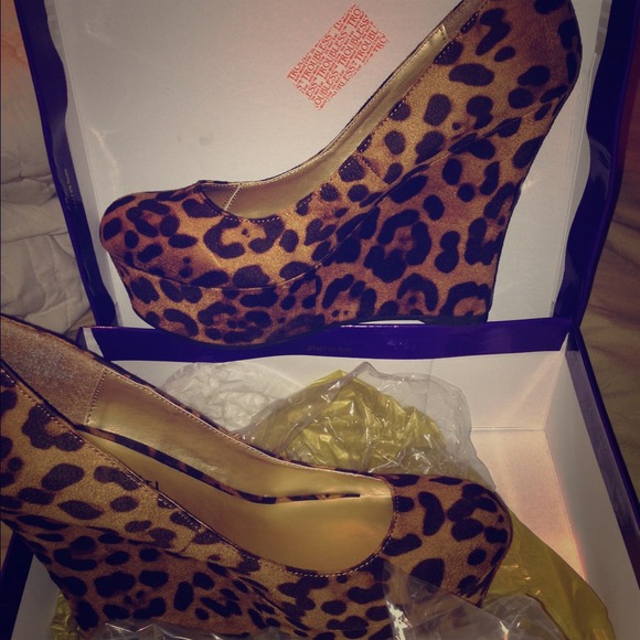 Leopard wedges