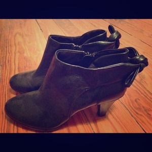 Anne Klein Yardena ankle booties