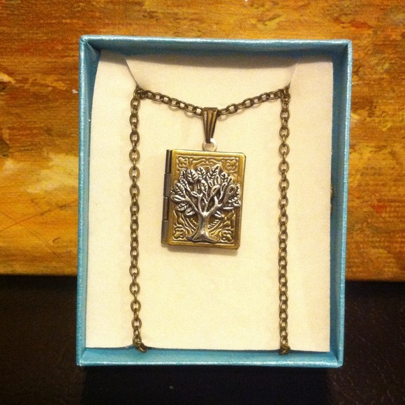 Jewelry - ⚠🔲 BF SALE 🔲⚠Tree of Life Locket Necklace