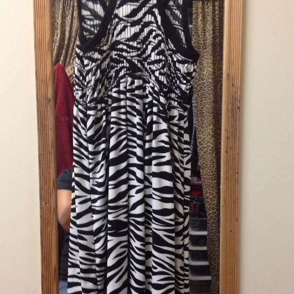 Dress - Picture 2 of 2