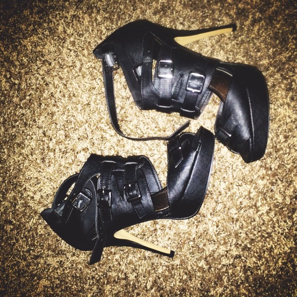 Black, buckle heels - Picture 1 of 4