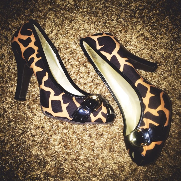Leopard print heels - Picture 1 of 4