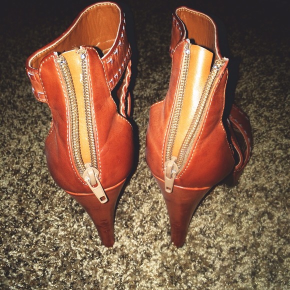 Brownish/Redish ankle heels. - Picture 2 of 4