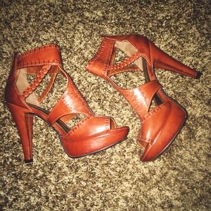 Brownish/Redish ankle heels.