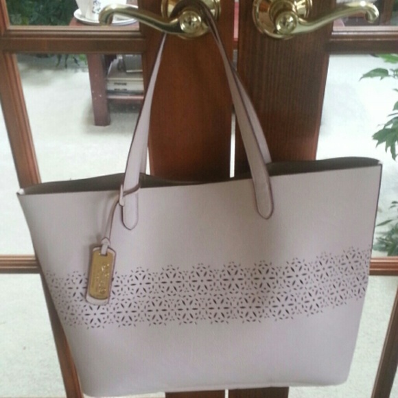 SOLD*** Ralph Lauren Chantilly tote - Picture 2 of 4