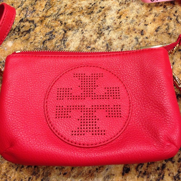 Tory Burch Handbags - Tory Burch leather Shoulder bag/Crossbody/Waist