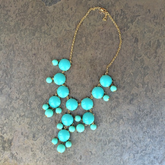 Jewelry - 🌞24 hour sale🌝Bubble bib necklace