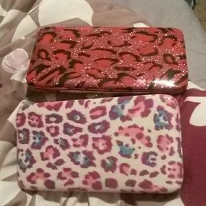 Lot of 2 tendy clasp wallets