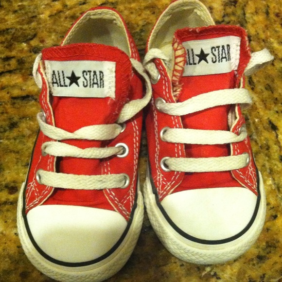 Red Converse toddler size 7