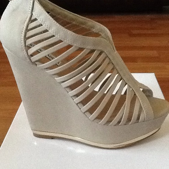 **SOLD💰💰**Brand New Steve Madden wedges... NWT - Picture 2 of 4