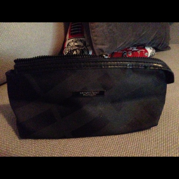 💄Burberry Makeup Bag💄