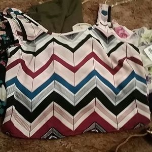 🎈TRADED🎈NWOT XS zigzag pattern crop tank