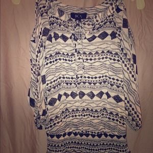 Shoulder-less tribal top