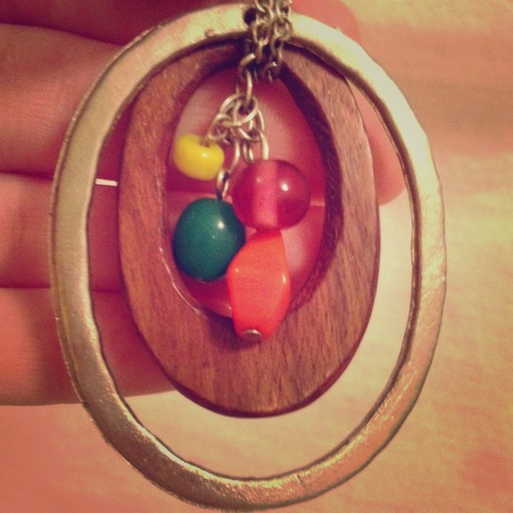 Oval-bead necklace. Adjustable chain, hangs short