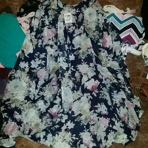 TRADED ➰ NWT XS high low sheer floral kimono