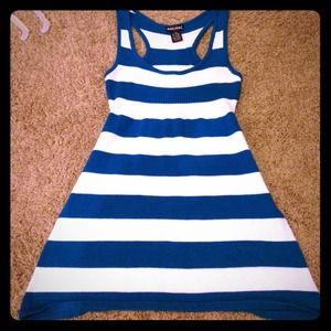 Long sleeveless top