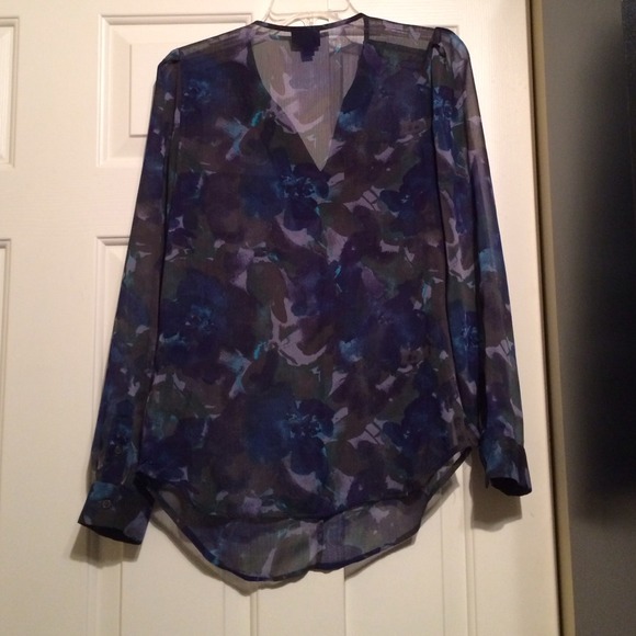 Blue and gray long sleeved top - Picture 3 of 3