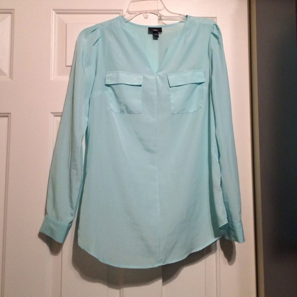 Sold in bundle- Mint colored lightweight top - Picture 1 of 4