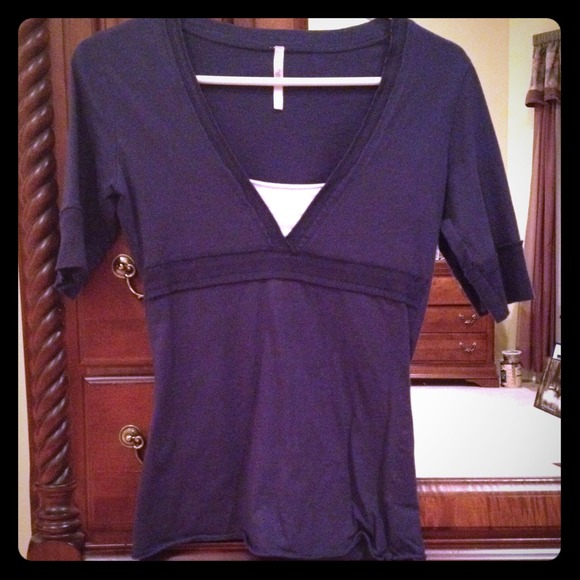 Very comfortable navy blue shirt 1/4 sleeve