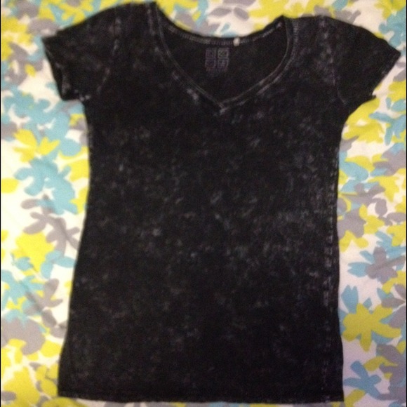 🔴REDUCED🔴 Black Acid Wash V Neck