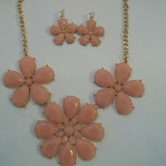 Coral Resin Necklace Set