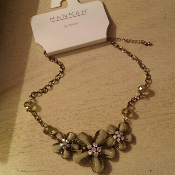 SOLD..... Three flowers necklace.... - Picture 1 of 2