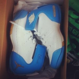 Jordan's sz 3.5 youth