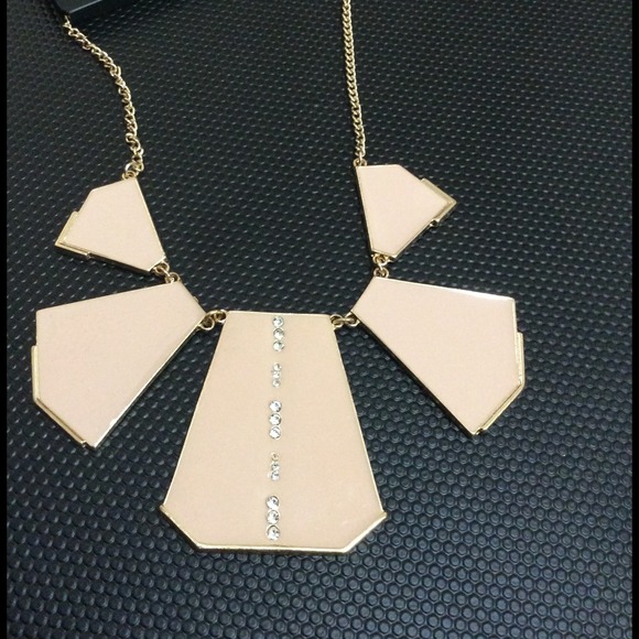 Pink statement necklace!! - Picture 1 of 1