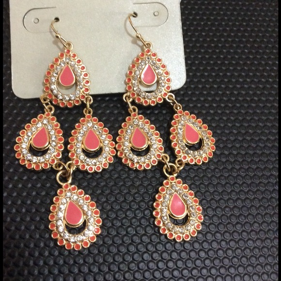 Stunning coral and gold chandelier earrings!!! - Picture 1 of 1