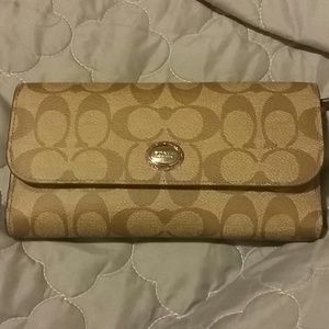 100%authentic coach wallet !!(price reduced)