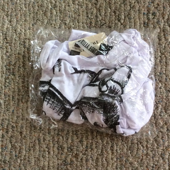 ♥️EXCLUSIVE♥️ FOREVER 21 HELLO KITTY NERD 😎 TOP - Picture 3 of 3