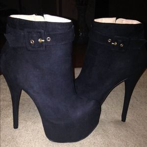 Black booties excellent condition