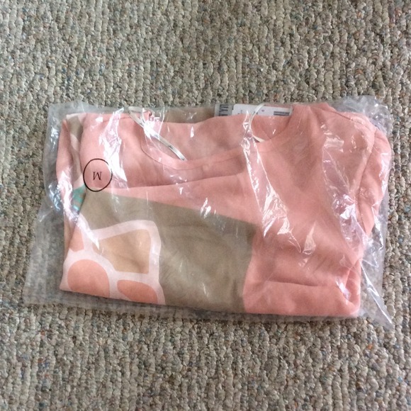 đź’«EXCLUSIVEđź’« F21 HELLO KITTY PINK HI-LOW TOP - Picture 4 of 4