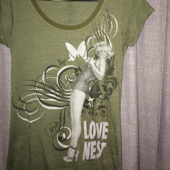 Pin Up Graphic Tee - Picture 2 of 2