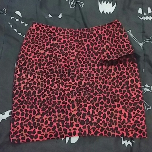 Nwot silence + noise red cheetah print skirt - Picture 2 of 3