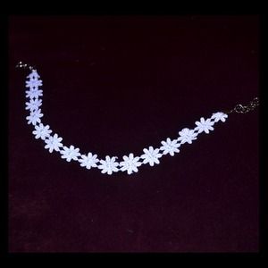 Daisy choker