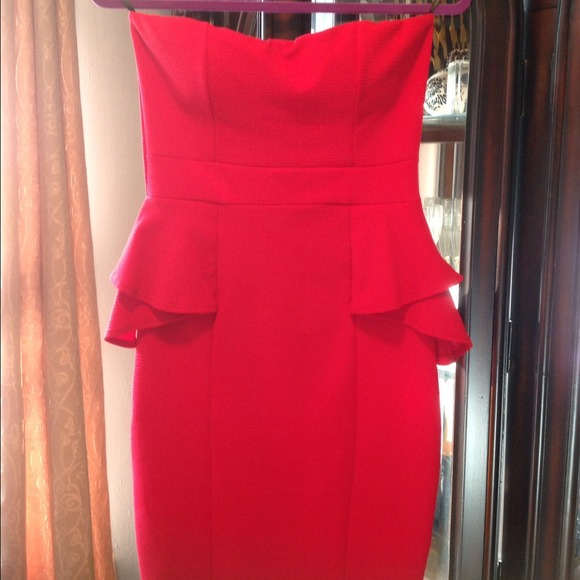 Curve Hugging Sexy Strapless Red Dress 💋